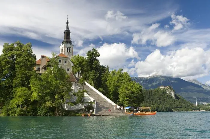 Church of the Assumption, Bled Island, Lake Bled, Slovenia, Europe PUBLICATIONxINxGERxSUIxAUTxONLY Copyright: GrahamxLawrence 663-545

Church of The Assumption Bled Iceland Lake Bled Slovenia Europe PUBLICATIONxINxGERxSUIxAUTxONLY Copyright GrahamxLawrence 663 545  