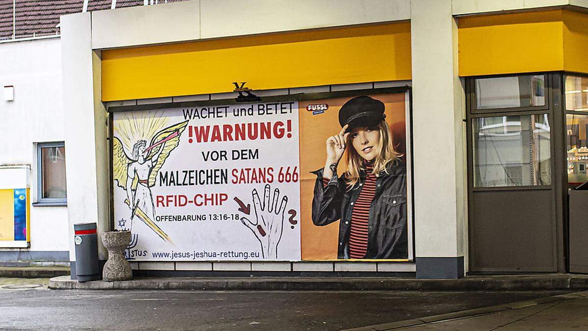 Fünf dieser Plakate gibt es in Österreich