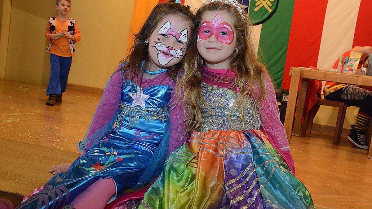 Chenoa und Kaydee Egger beim Kinderfasching in Bad Bleiberg