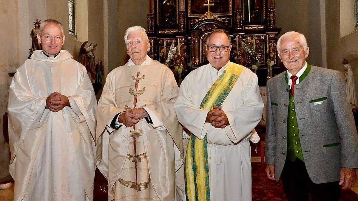 Dechant Herbert Burgstaller, der „Diamantene Priester“ Josef Schachner, Diakon Anton Lanner und Pfarrgemeinderatsobmann Viktor Pirkopf