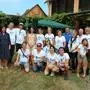 Mitglieder des Blaurackenvereins mit Helfern vom Greencamp und Ehrengästen beim Blaurackenfest im Vorjahr