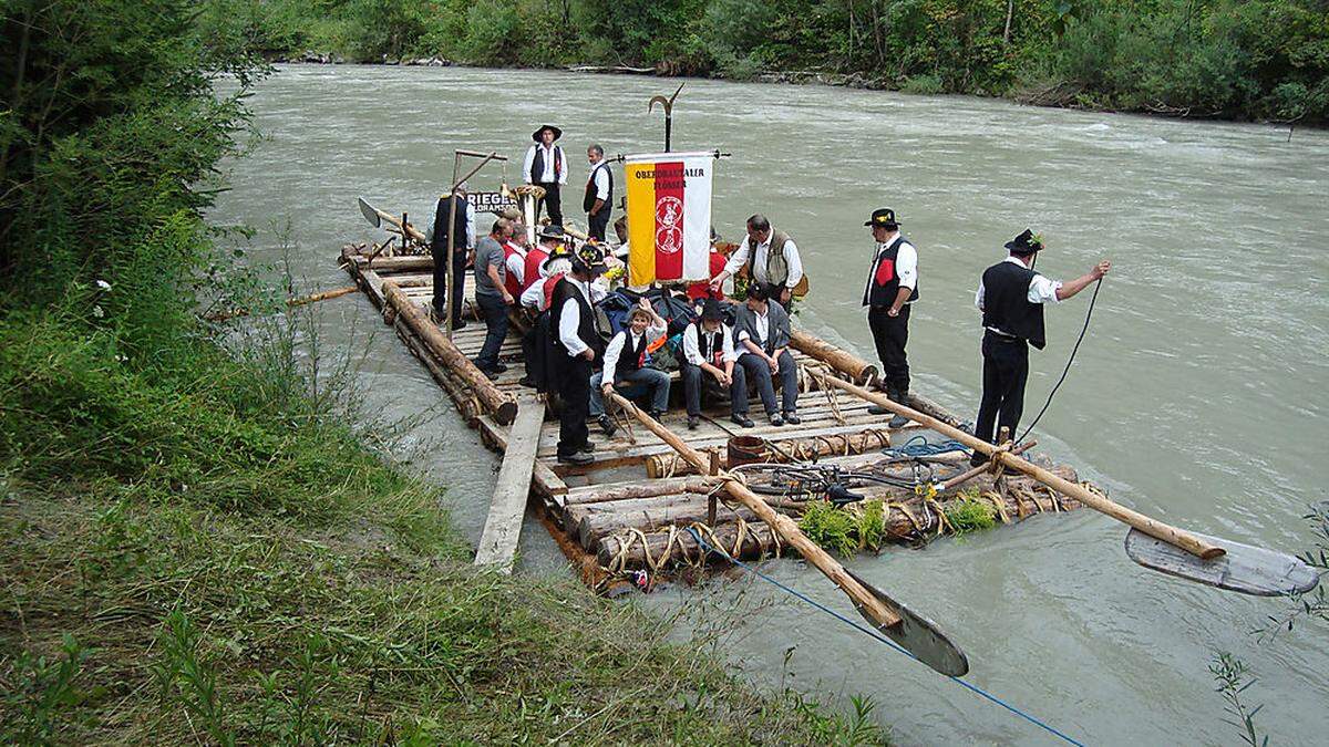 Bei den Oberdrautaler Flößertagen wird geflößt wie einst 