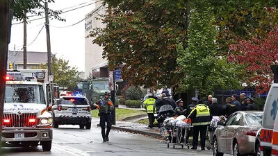 Die Polizei umstellte das jüdische Gotteshaus mit einem Großaufgebot