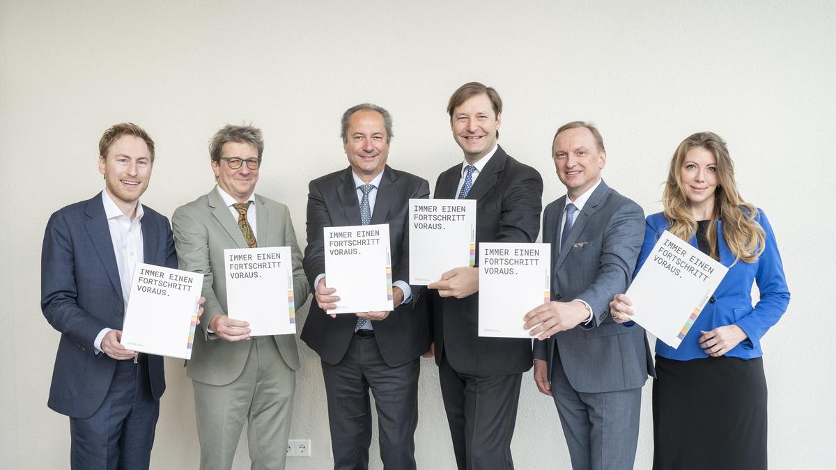 Die steirische IV präsentiert 90 Handlungsanleitungen: Geschäftsführer Christoph Robinson, Vizepräsident Markus Ritter, Präsident Kurt Maier, Vizepräsident Franz Mayr-Melnhof-Saurau, Vizepräsident Alfred Marchler und die stellvertretende Geschäftsführerin Nina Zechner