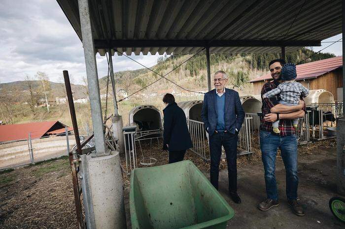 Clemens Dörfler und seine Familie halten Holstein-Friesian Kühe auf ihrem Bio-Bauernhof