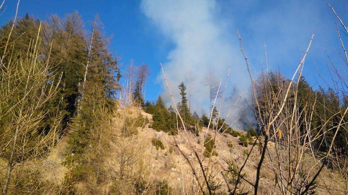 Der Brand brach auf 980 Meter Seehöhe auf