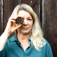 Auf über drei Hektar Land baut Margit Holzer im Lavanttal rund 15 Sorten Knoblauch an