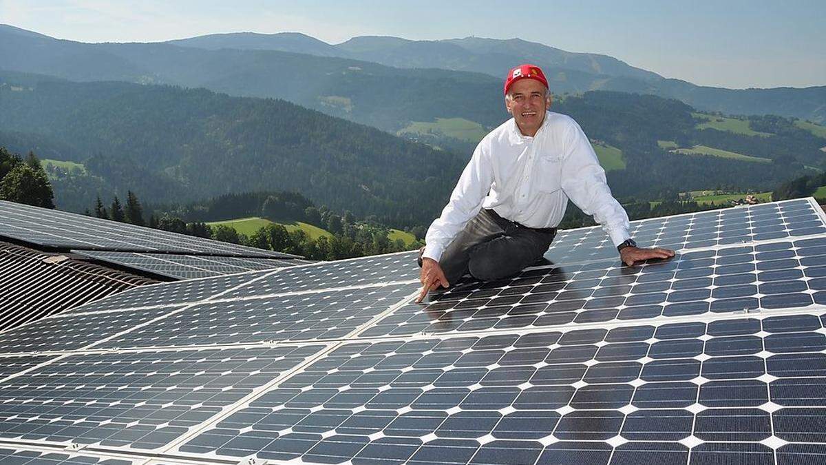 Landwirt Franz Dorner aus Kamp nutzt die Dachflächen seiner Hühnerställe zur Energiegewinnung