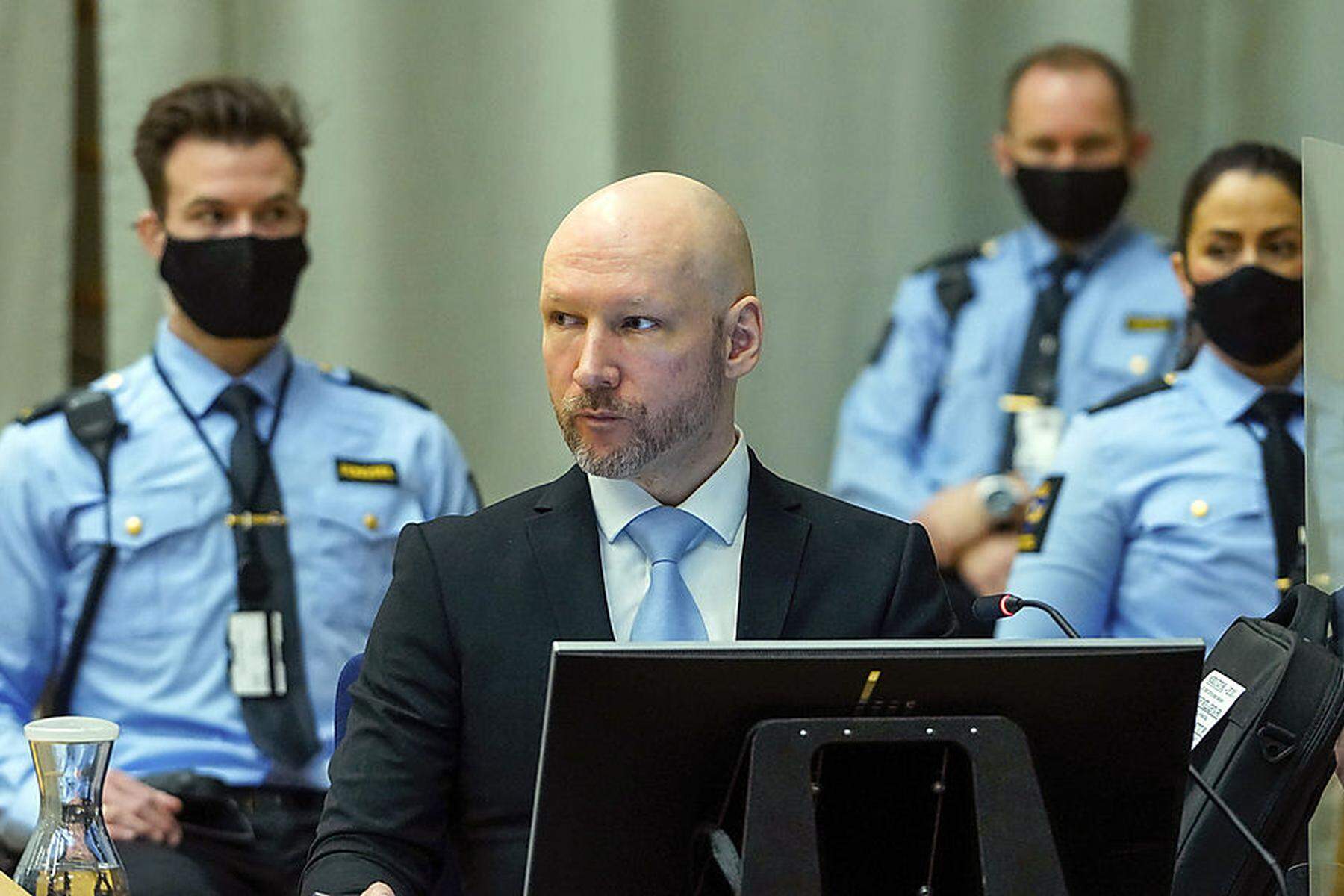 Klagt norwegischen Staat | Utøya-Attentäter Breivik will aus der Isolationshaft 