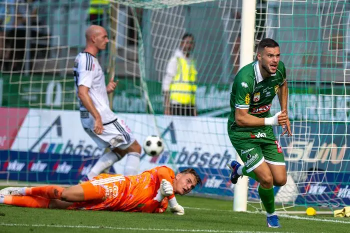 LUSTENAU,AUSTRIA,15.AUG.26 - SOCCER - ADMIRAL Bundesliga, SC Austria Lustenau vs Wolfsberger AC. Image shows the disappointment of Nicolas Wimmer and Lukas Guetlbauer (WAC) and the rejoicing of Antonio Verinac (A.Lustenau).
Photo: GEPA pictures/ Oliver Lerch