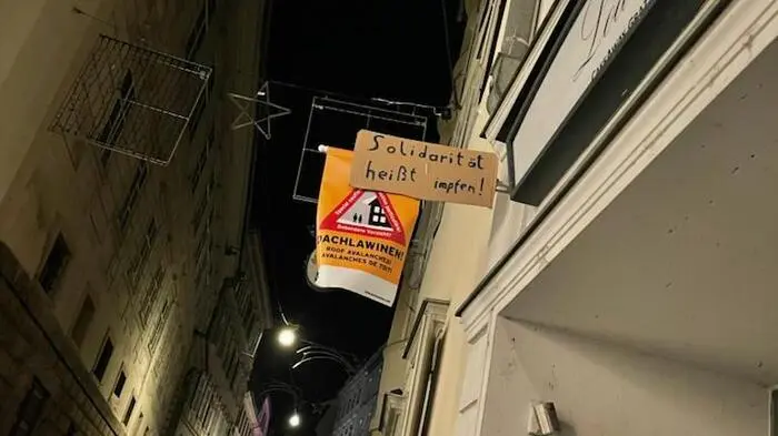 Die Pappkarton-Botschaften sind eine Aktion des Grazer Jugendrates ...