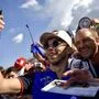 Pierre Gasly nimmt gerne ein Bad - auch in der Menge