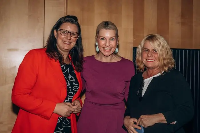 Landesrätin und Frauenreferentin Sara Schaar, Martina Klementin und Vizebürgermeisterin und Sozial- und Frauenreferentin Gerda Sandriesser