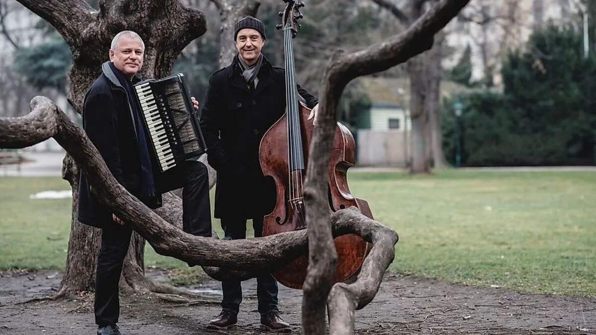 Von links: Klaus Paier (accordeon, bandoneon) und Florian Dohrmann (double bass)