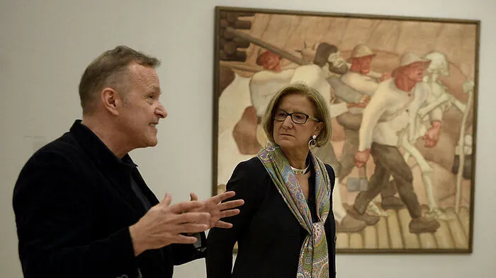 Landeshauptfrau Johanna Mikl-Leitner und Museumsdirektor Christian Bauer während des ersten Rundgangs.