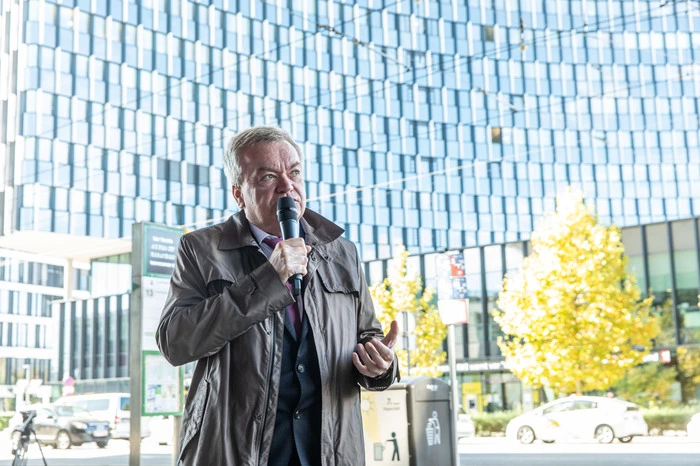 Verkehrslandesrat Anton Lang (SPÖ) wünschte der Bim nicht nur „unfallfreies Fahren, sondern auch viele Fahrgäste, die kann der öffentliche Verkehr jetzt brauchen."
