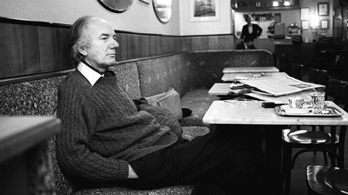 Ein legendäres Bild: Ausnahmefotograf Sepp Dreissinger fotografiert Literat Thomas Bernhard 1988 im "Bräunerhof". Es ist Teil seines neuen Fotobandes "Im Kaffeehaus", erschienen im Album Verlag.