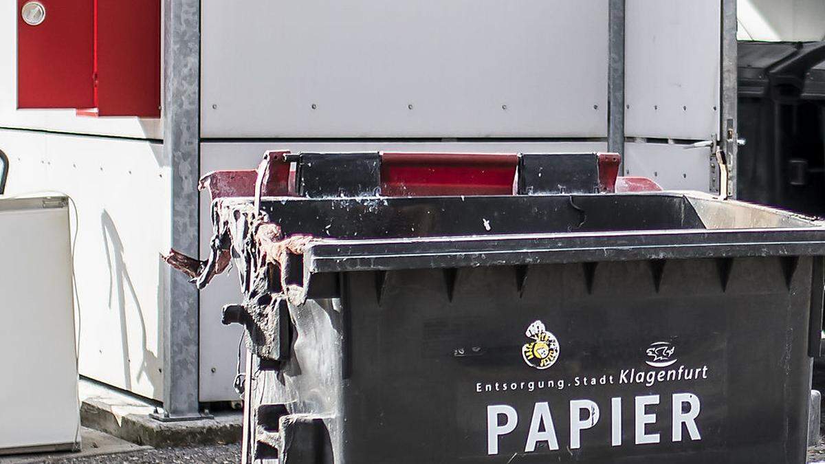 Ein Container wie dieser geriet in Brand (Archivbild)