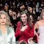 Jane Fonda (links), Königin Letizia von Spanien (Mitte) und Andie MacDowell setzen auf grau