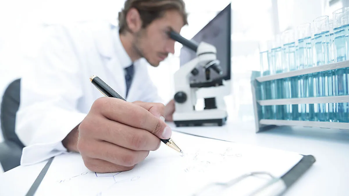 Für Forschung bleibt laut Umfrage immer weniger Zeit