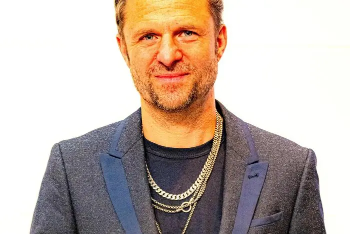 In der Novelle beschreibt Stifter das Leben des jugendlichen Waisen Victor, der bei einer Ziehmutter aufwächst. Philipp Hochmair zeichnete mit seiner Ausdrucksstärke wunderbar die Gegensätze der beiden Männer.