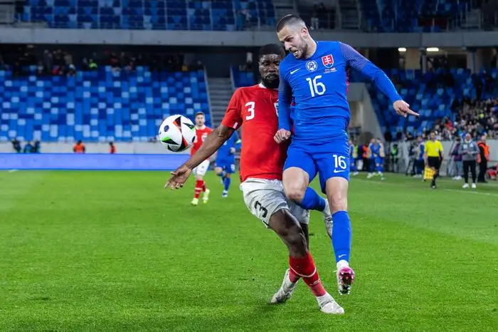 Kevin Danso: 3
Stand in der Innenverteidigung über 90 Minuten seinen Mann und verlor kaum Defensivzweikämpfe. Aber wie Querfeld in der ersten Hälfte im Aufbau – auch ohne Druck – zu fehlerhaft.