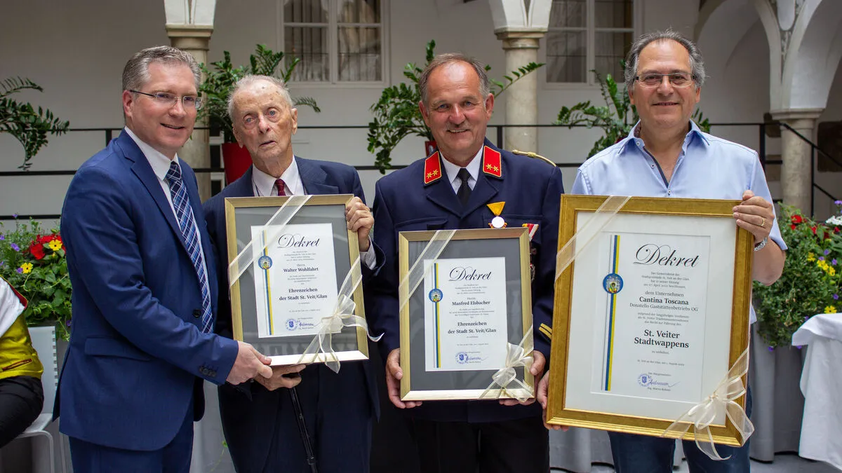 Bei der Verleihung: Bürgermeister Martin Kulmer, Walter Wohlfahrt, Manfred Elsbacher und Giovanni Platania