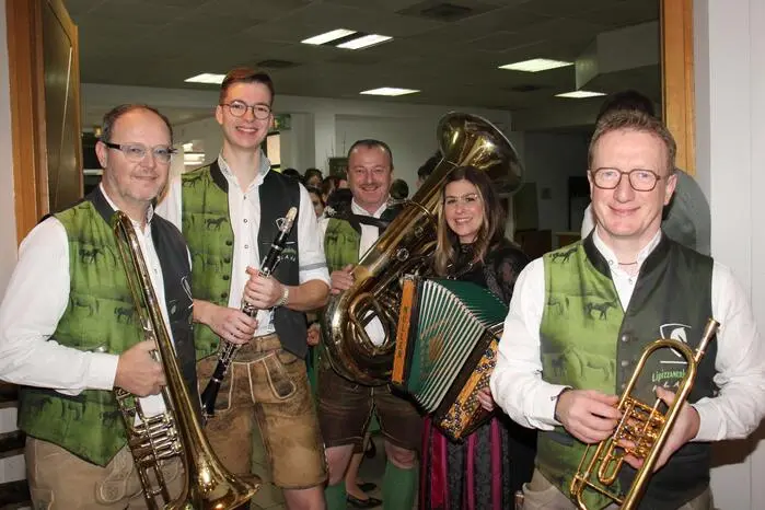 Musikalisch sorgten Lipiklang, die Kaiserwälder und Adi M. für beste Stimmung und volle Tanzflächen bis in die frühen Morgenstunden.