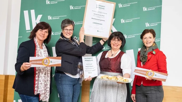 Margit Neubauer-Klampfer ist Landessiegerin in der Kategorie "Buschenschank-Gebäck"