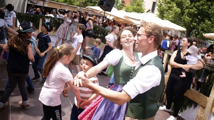 Beim Landjugend-Fest in Anger blieb am Feiertag am vergangenen Donnerstag kaum jemand sitzen.