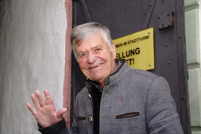 Klicken Sie sich bitte durch die Fotos