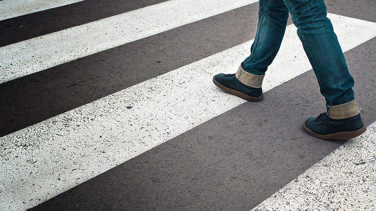 Der Pkw-Lenker hielt vor dem Schutzweg an (Sujetbild)