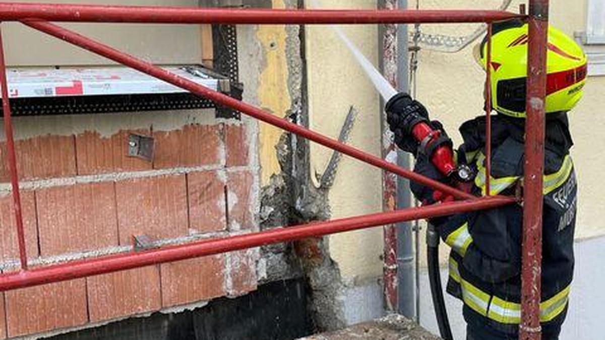 Die Feuerwehr musste zu einem Kleinbrand beim Krankenhaus ausrücken