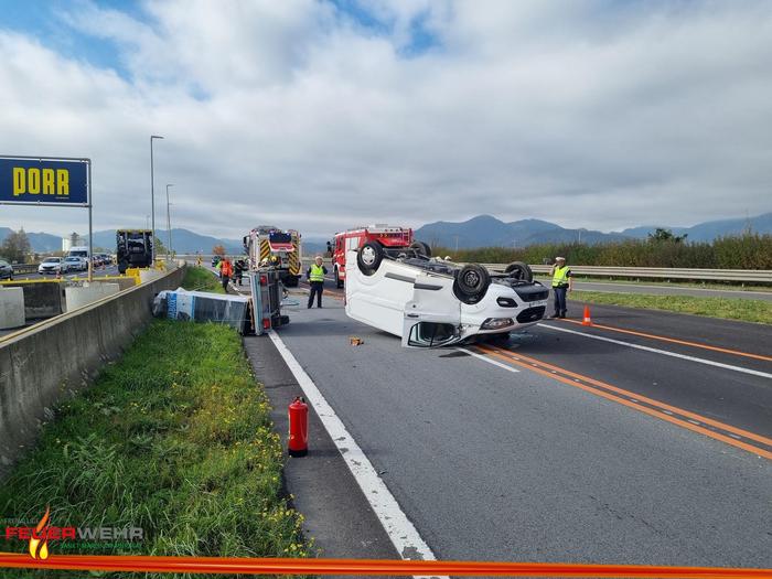 Der Lenker wurde bei dem Unfall verletzt