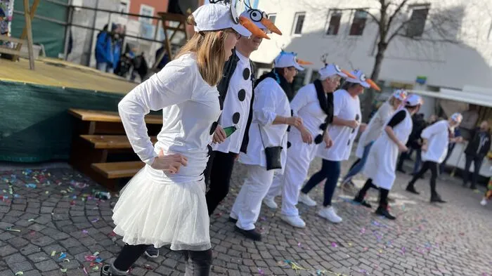 Der Lienzer Johannesplatz wurde am Faschingsdienstag wieder zur bunten Partymeile.