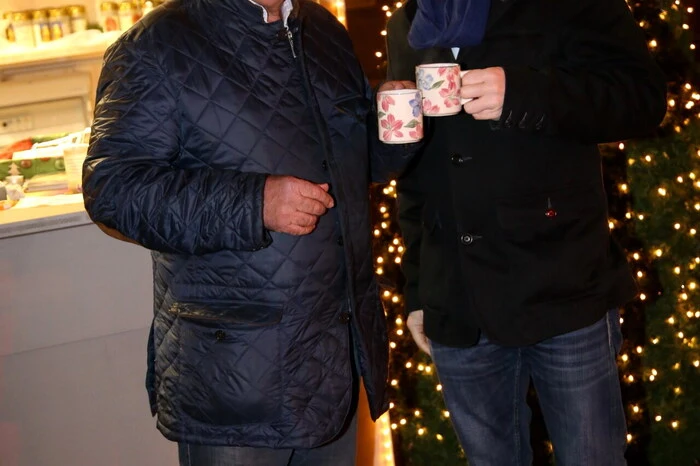 Auch Vizebürgermeister Martin Kulmer (rechts) schaute am Hauptplatz vorbei.