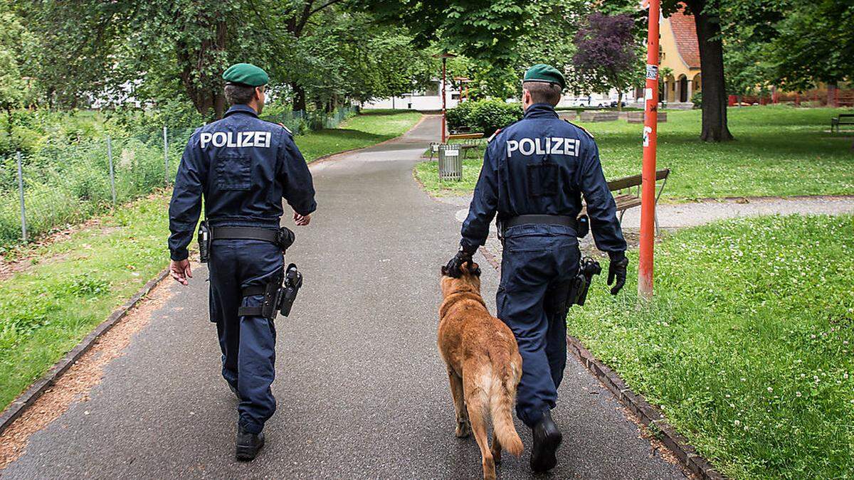 Eine Hundestreife im Grazer Volksgarten