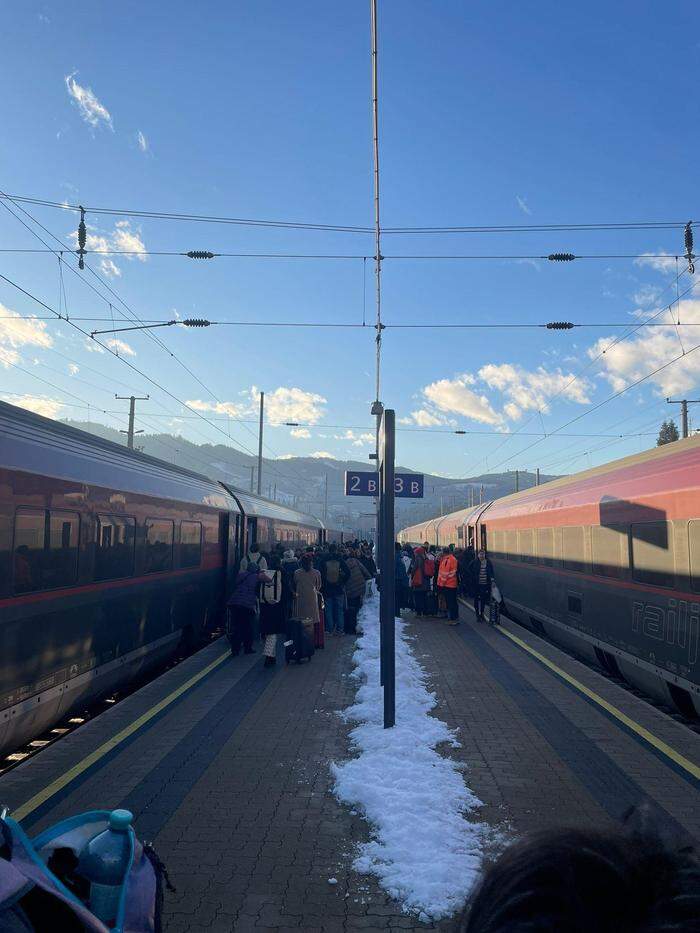 In Judenburg mussten Fahrgäste am Mittwoch in anderen Zug umsteigen. Warum, erfuhren die Passagiere nicht