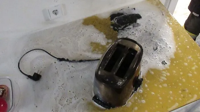Warum der Toast Feuer gefangen hat, ist noch nicht bekannt 