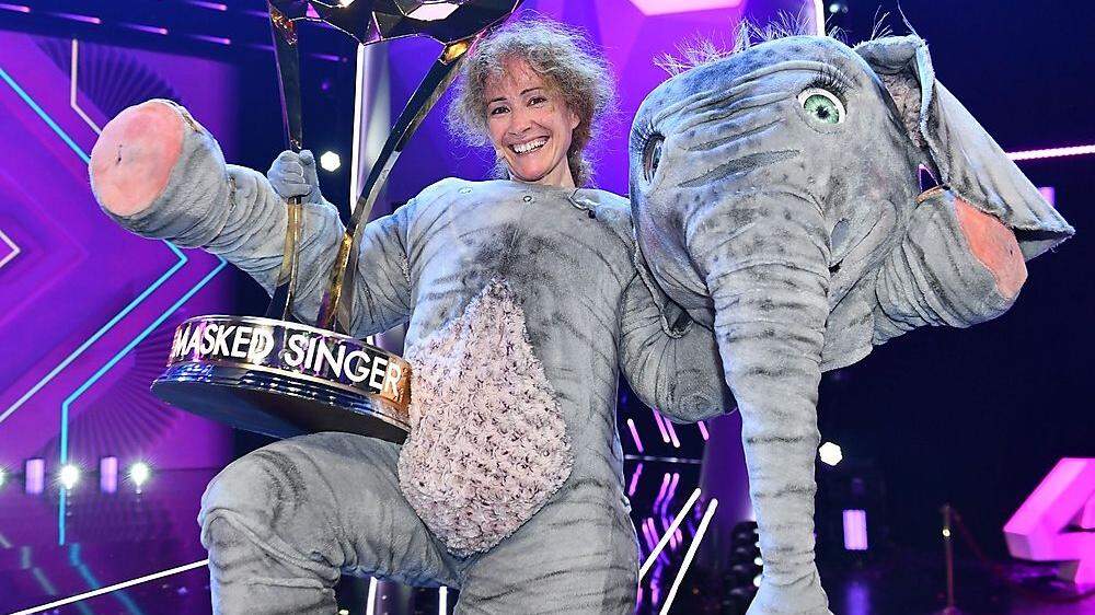 Sängerin Sandra Pires holte sich als Baby-Elefant(in) den Sieg
