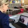 Videokonferenz mit ihrer Klasse: Lehrerin Nicole Scherr hält eine Mathematikstunde in der Viktor-Kaplan-Volksschule in Graz
