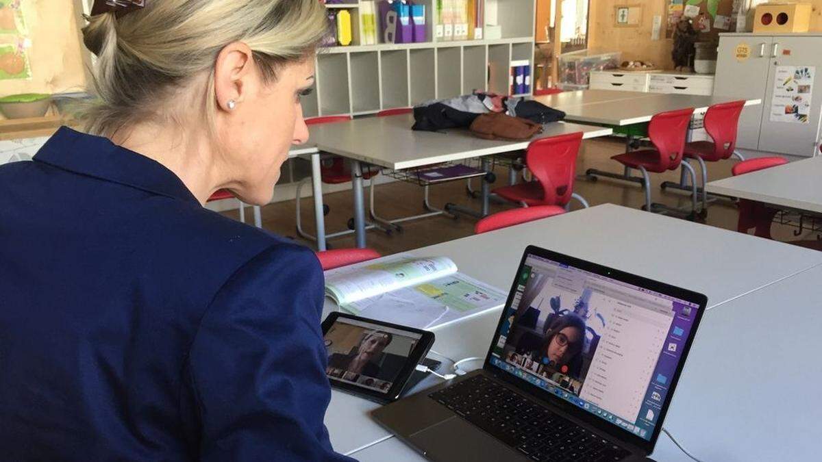 Videokonferenz mit ihrer Klasse: Lehrerin Nicole Scherr hält eine Mathematikstunde in der Viktor-Kaplan-Volksschule in Graz