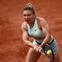 Romania's Simona Halep returns the ball to China's Qinwen Zheng during their women's singles match on day five of the Roland-Garros Open tennis tournament at the Court Simonne-Mathieu in Paris on May 26, 2022. (Photo by Anne-Christine POUJOULAT / AFP)