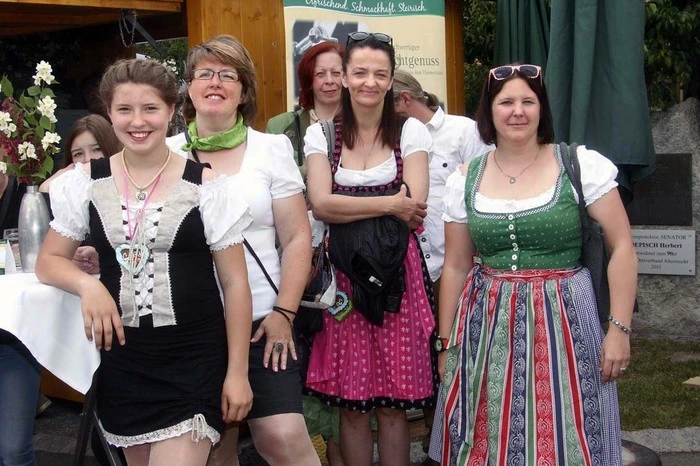 Bereits am Vormittag strömten Besucher und Gäste auf das Festtagsgelände.