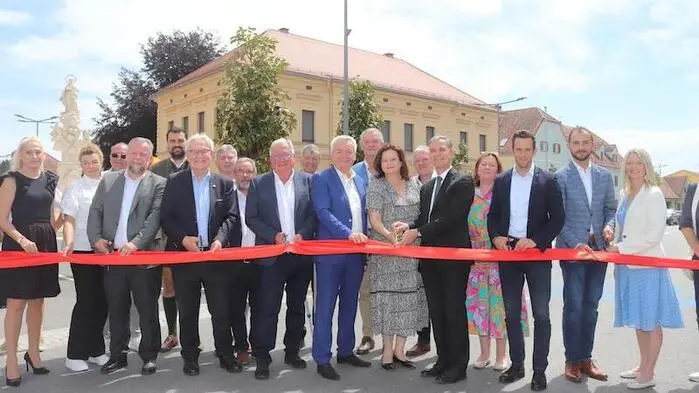 Stolze 3,9 Millionen Euro wurden in die neue Ortsdurchfahrt der Gemeinde Neudau investiert. Vergangenes Wochenende wurde sie feierlich eröffnet