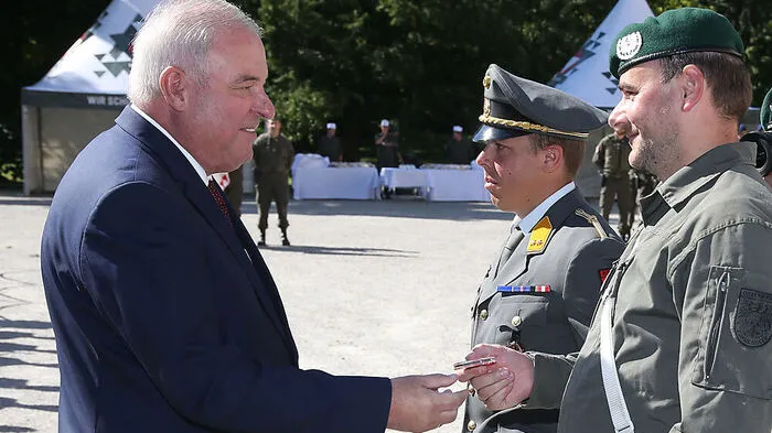 LH Schützenhöfer begrüßte die neuen Unteroffiziere und Offiziere im Dienst