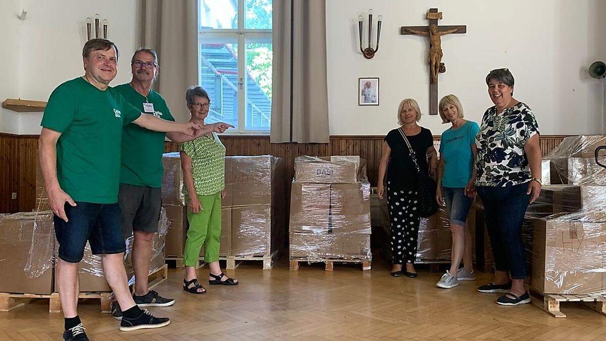 Ach Paletten mit Lebensmitteln und Gütern des täglichen Bedarfs konnten bei der Sammelaktion bepackt werden 