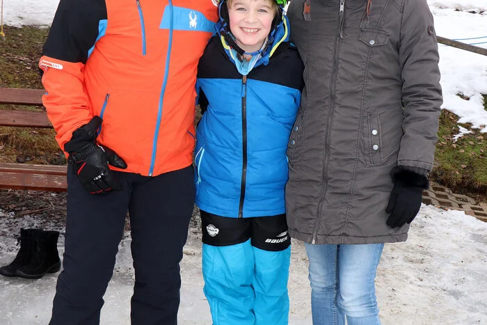 Extra aus Wolfsberg sind Forstplanzenunternehmer Armin Feldbacher und Claudia Scheucher mit ihrem Sohn Lorenz Scheucher (8 Jahre) angereist um Eiszulaufen.  