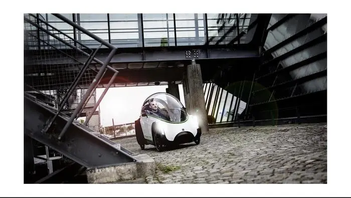 E-Bike mit Wetterschutz: Frikar | Das norwegische Podbike Frikar bietet Wetterschutz wie ein Elektroauto, darf aber auf Fahrradwegen fahren.