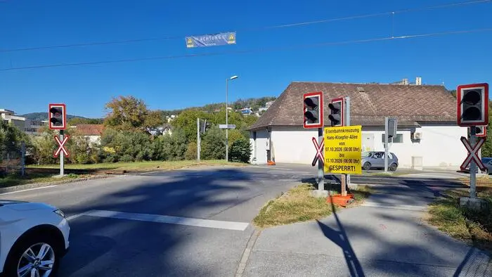 Die Eisenbahnkreuzung in der Hans-Kloepfer-Allee ist ab Mittwoch für knapp eine Woche gesperrt